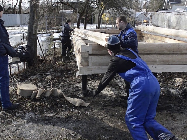 Видео — Сборка сруба 3х5 из бревна
